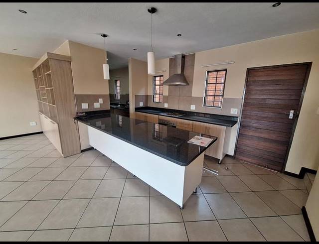 4 BEDROOM DUPLEX FOR SALE IN MOOIKLOOF RIDGE ESTATE